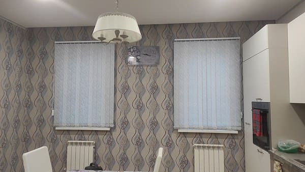 Вертикальные жалюзи чередование полос,ткань Венера серый и серебро_V-04, V-S