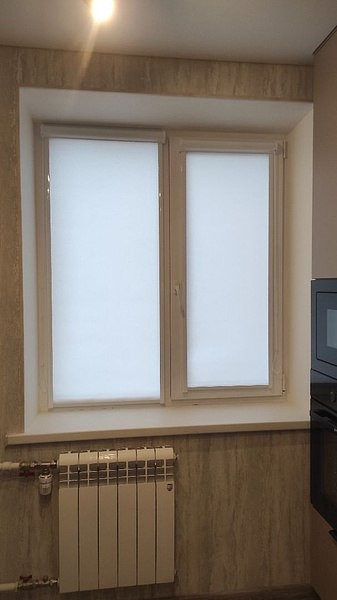 Кассетные рулонные шторы UNI 2 в ткани СИДЕ магнолия_2259. Кассетные рулонные шторы UNI 2 в ткани СИДЕ магнолия_2259.