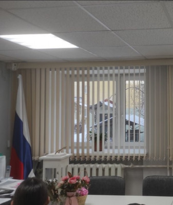 Жалюзи вертикальные с чередованием ламелей, с декоративным волансом, в ткани Елочка коричневый и Елочка персик_ELK-131_ELK-14.